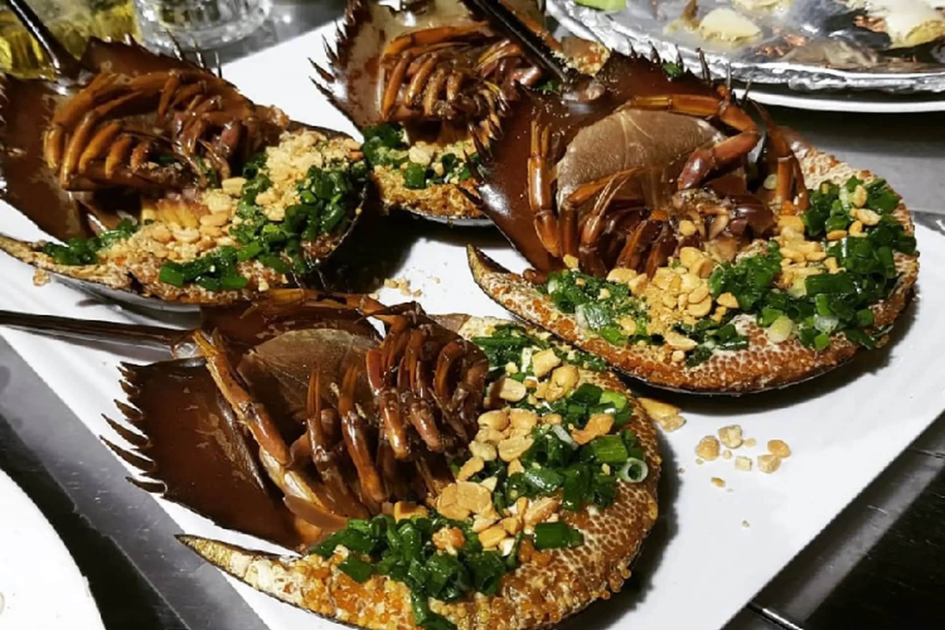 Đừng bỏ lỡ đặc sản sam biển khi đến Gò Công